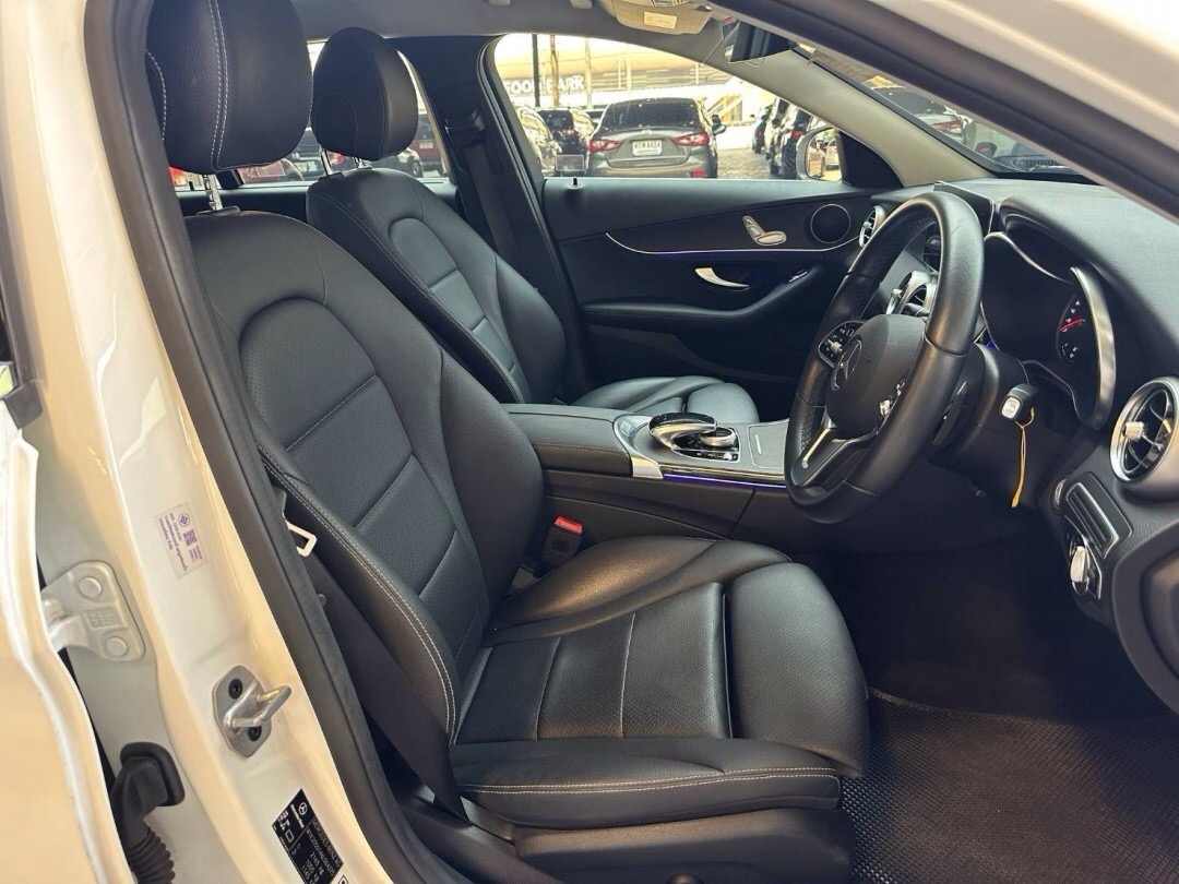 2021 Mercedes-Benz C-Class C 220 d สีขาว (รูปที่ 16)