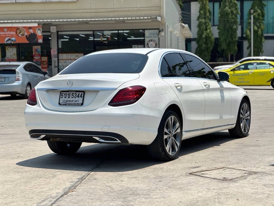 2021 Mercedes-Benz C-Class C 220 d สีขาว (รูปที่ 8)