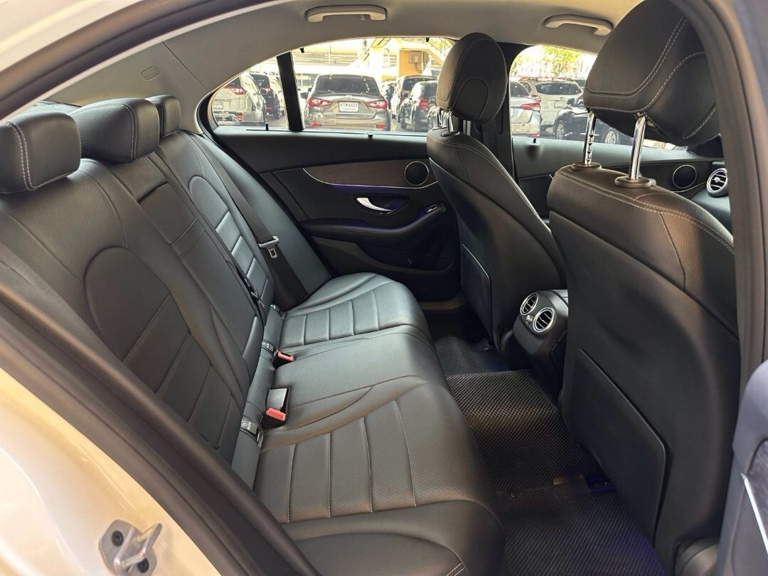 2021 Mercedes-Benz C-Class C 220 d สีขาว (รูปที่ 9)