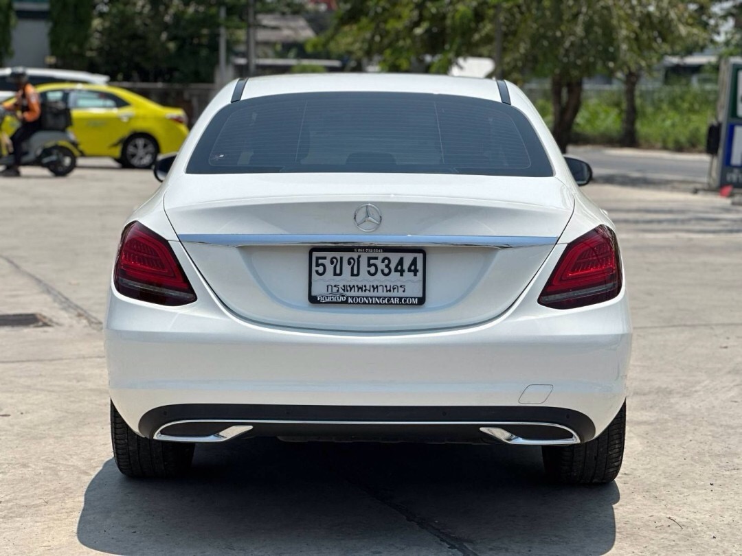 2021 Mercedes-Benz C-Class C 220 d สีขาว (รูปที่ 6)