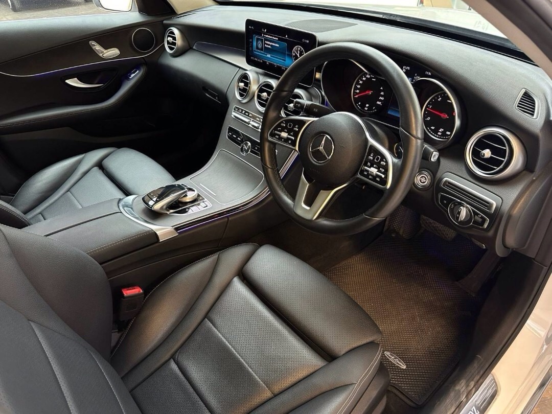 2021 Mercedes-Benz C-Class C 220 d สีขาว (รูปที่ 18)