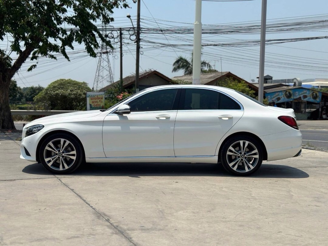 2021 Mercedes-Benz C-Class C 220 d สีขาว (รูปที่ 4)