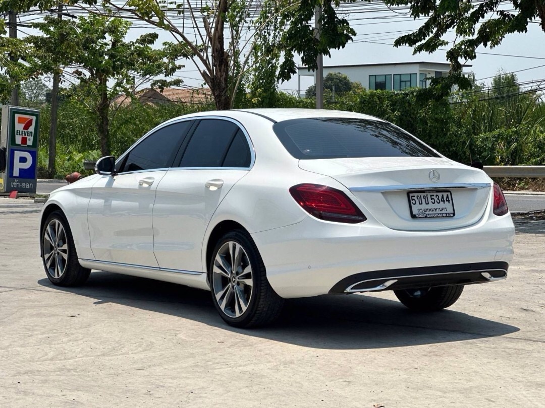 2021 Mercedes-Benz C-Class C 220 d สีขาว (รูปที่ 5)