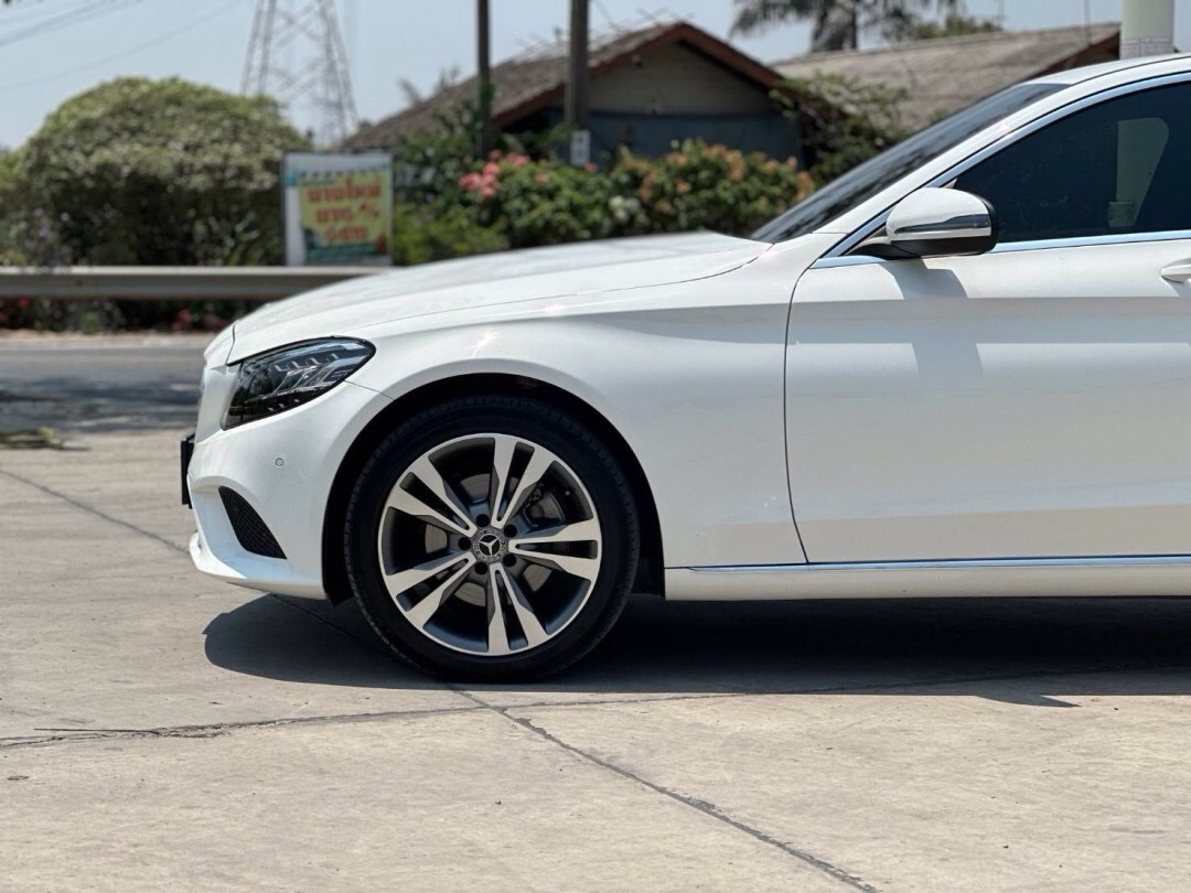 2021 Mercedes-Benz C-Class C 220 d สีขาว (รูปที่ 7)
