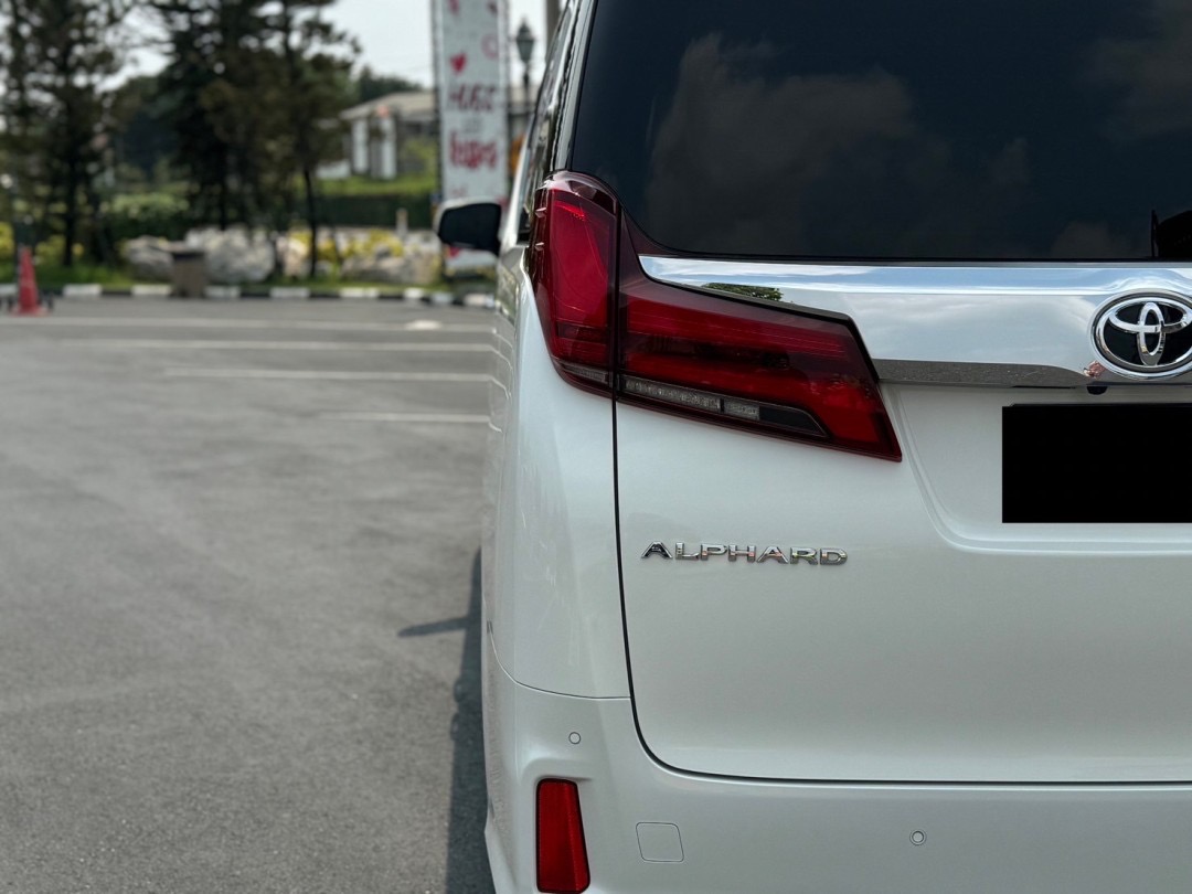 2021 Toyota Alphard สีขาว (รูปที่ 4)
