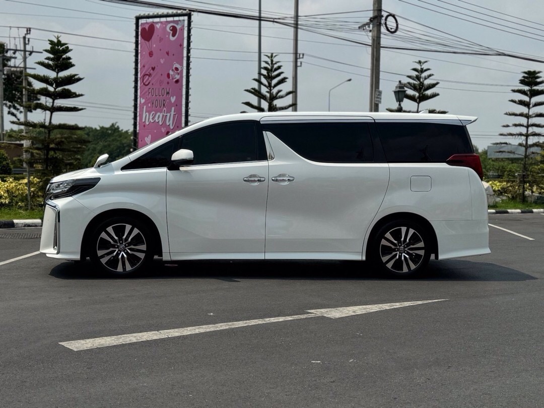 2021 Toyota Alphard สีขาว