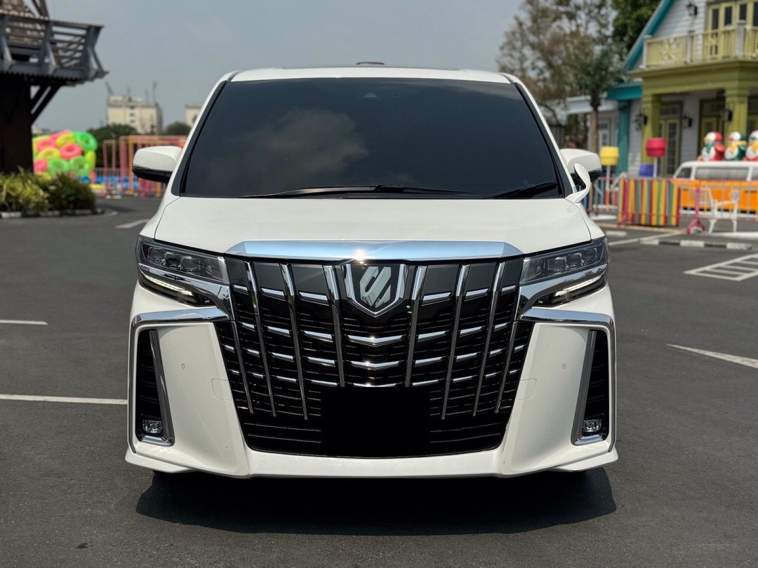 2021 Toyota Alphard สีขาว (รูปที่ 2)
