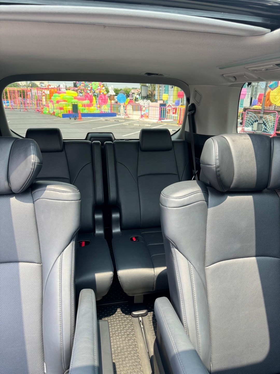 2021 Toyota Alphard สีขาว (รูปที่ 11)