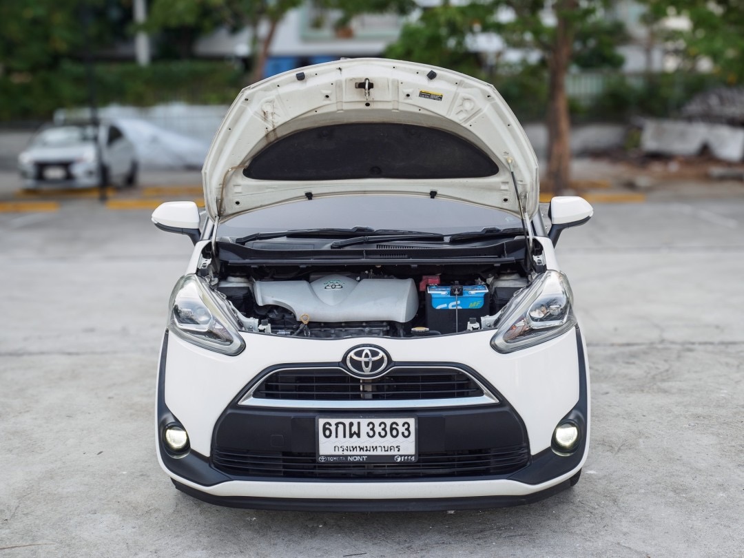2017 Toyota Sienta สีขาว (รูปที่ 16)