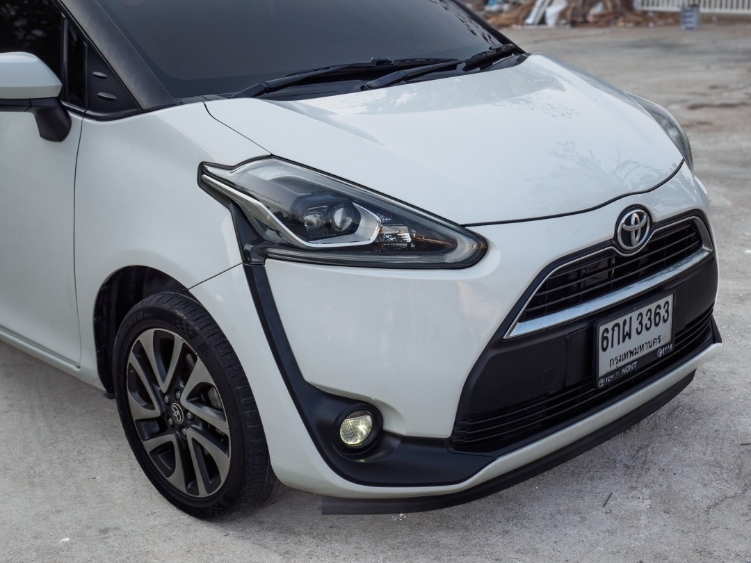 2017 Toyota Sienta สีขาว (รูปที่ 3)