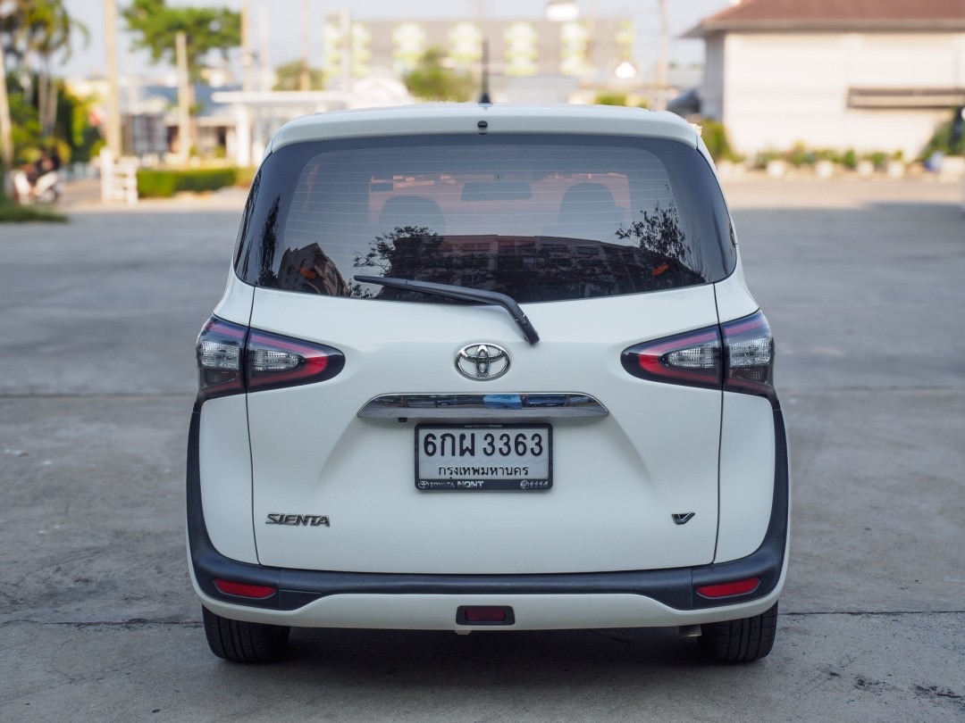 2017 Toyota Sienta สีขาว