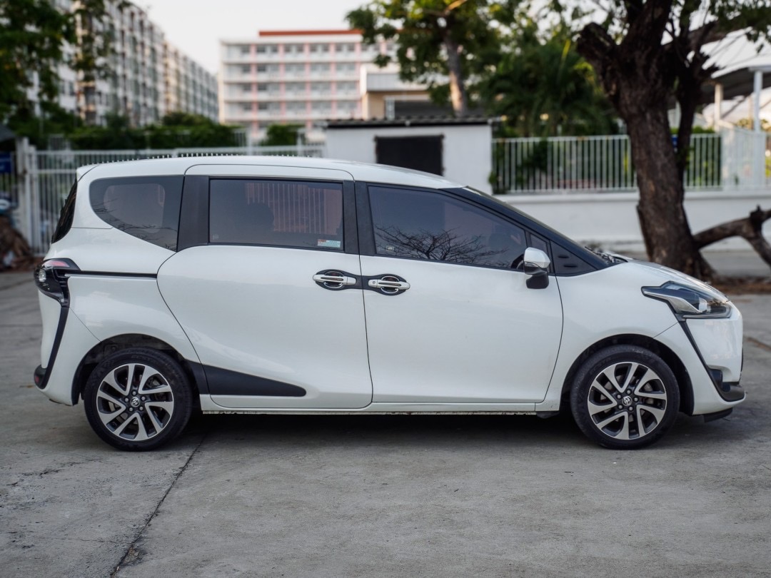 2017 Toyota Sienta สีขาว