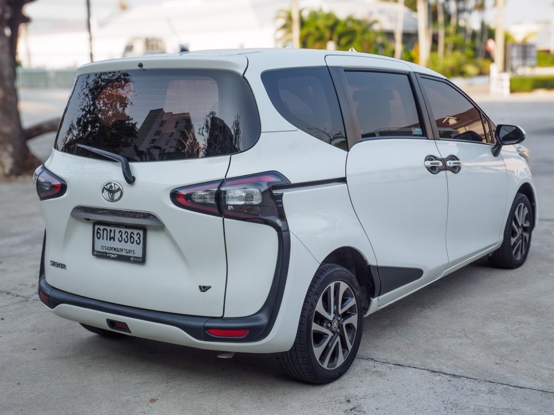 2017 Toyota Sienta สีขาว