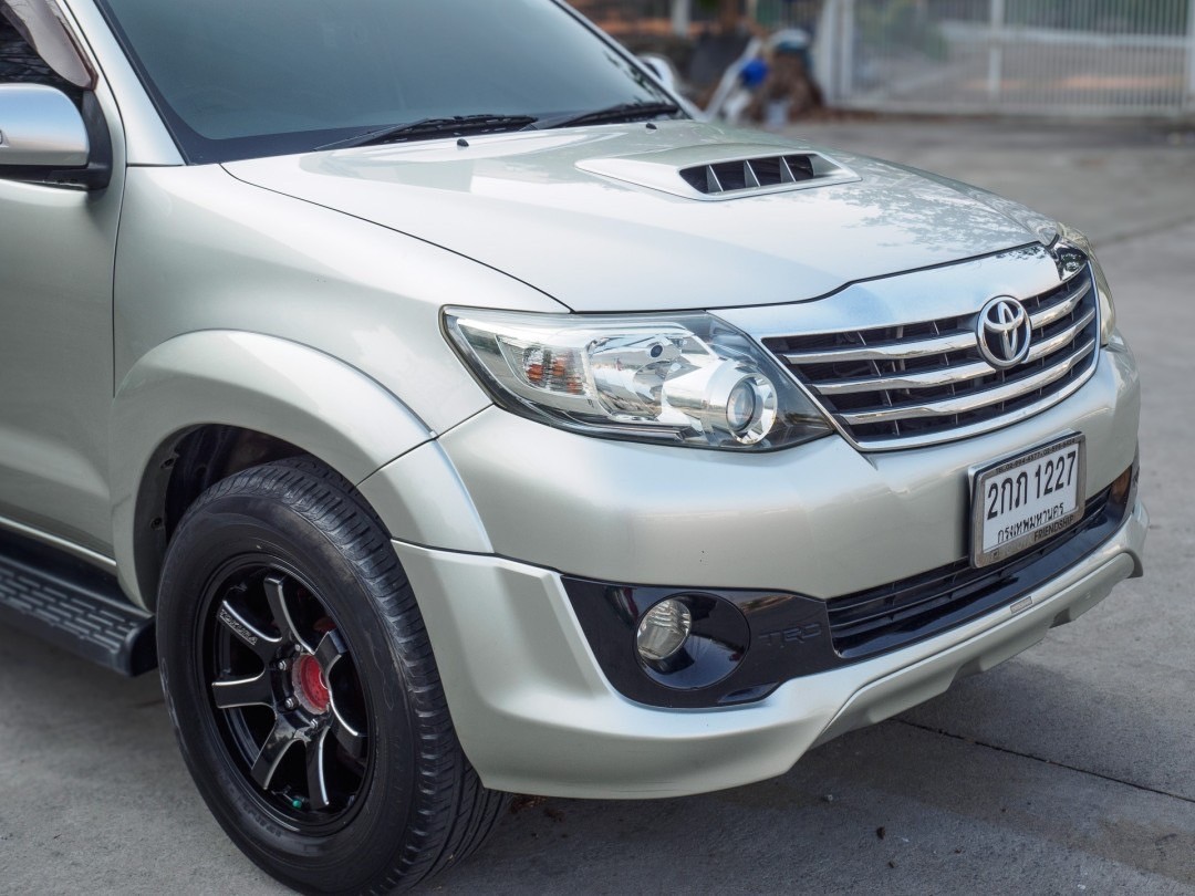 2013 Toyota Fortuner สีเทา