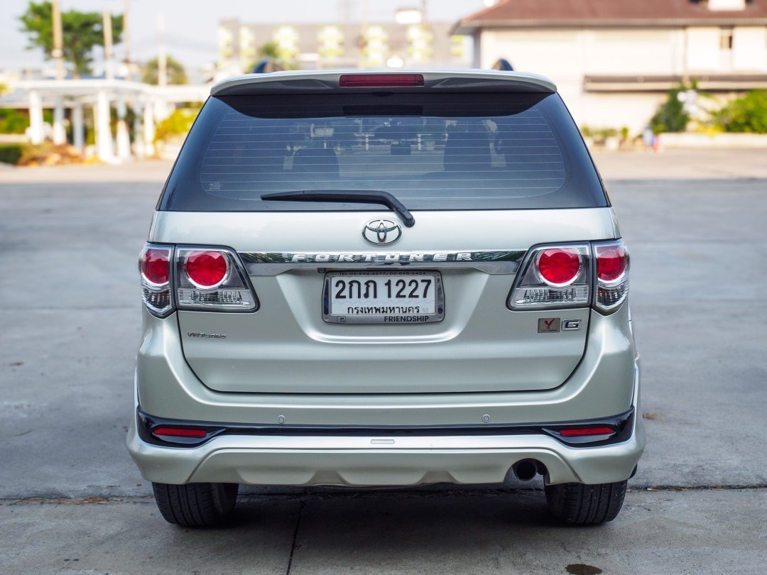 2013 Toyota Fortuner สีเทา