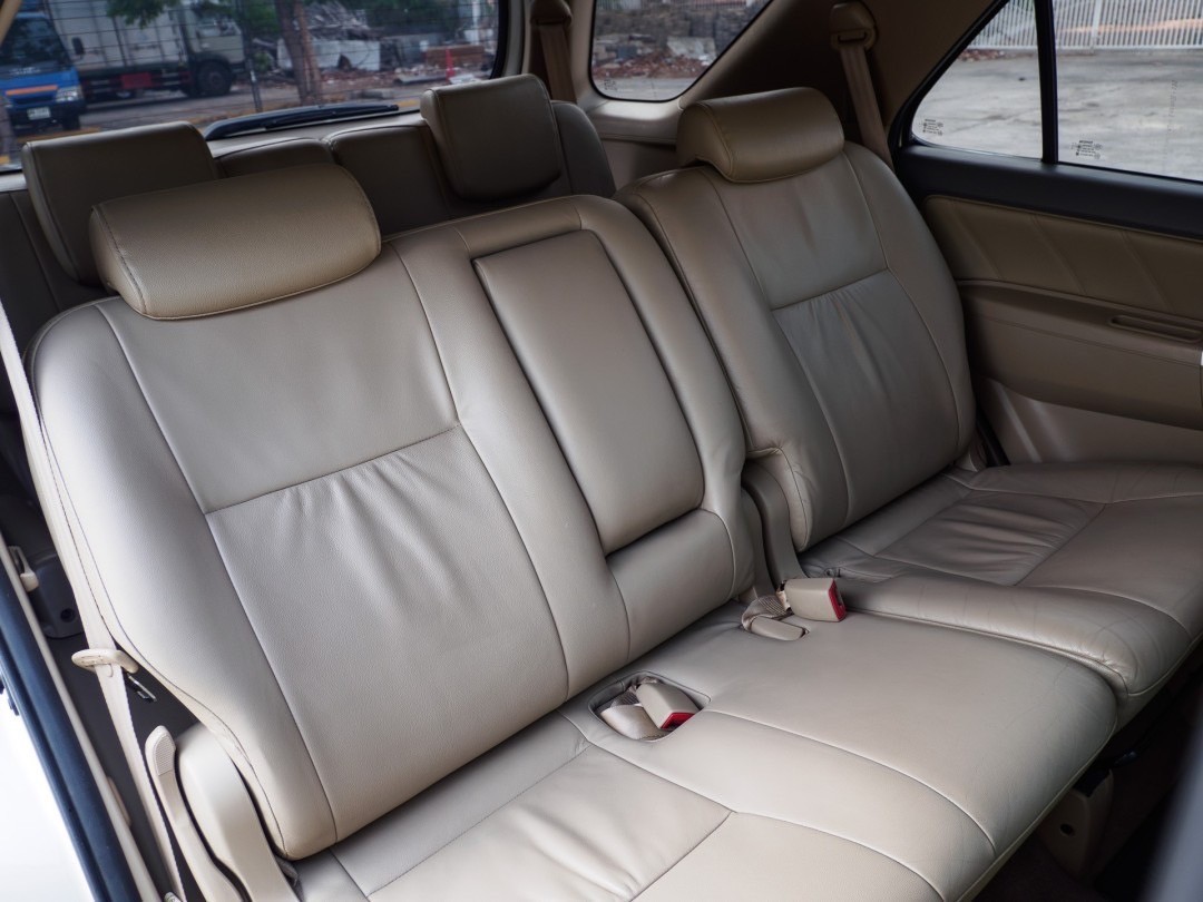 2013 Toyota Fortuner สีเทา (รูปที่ 20)