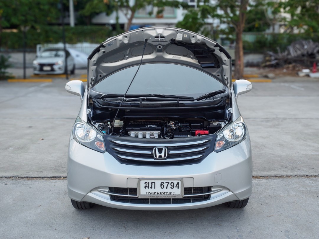 2012 Honda Freed สีเงิน (รูปที่ 14)