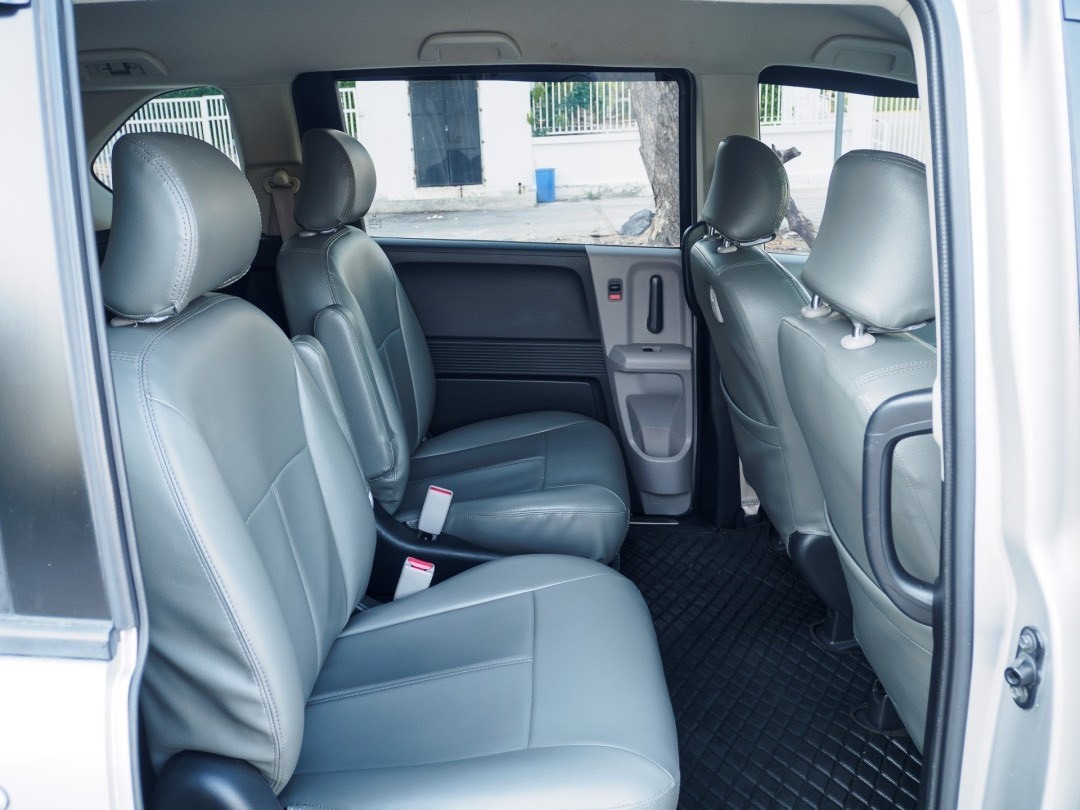2012 Honda Freed สีเงิน (รูปที่ 12)