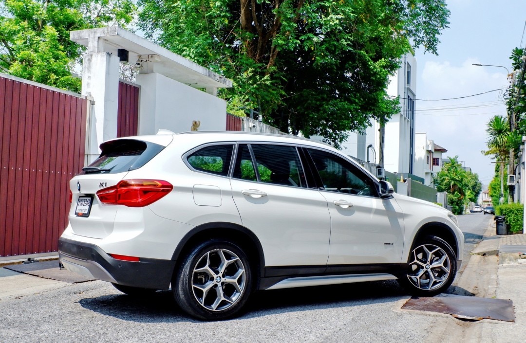 2017 BMW X1 F48 สีขาว (รูปที่ 5)
