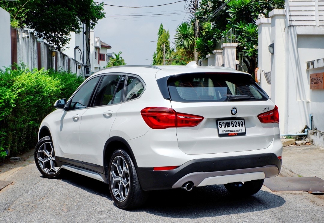 2017 BMW X1 F48 สีขาว (รูปที่ 4)