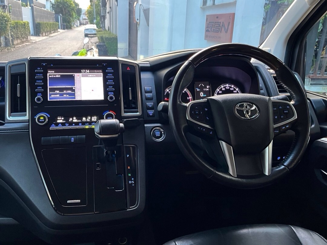 2019 Toyota Majesty สีขาว (รูปที่ 5)