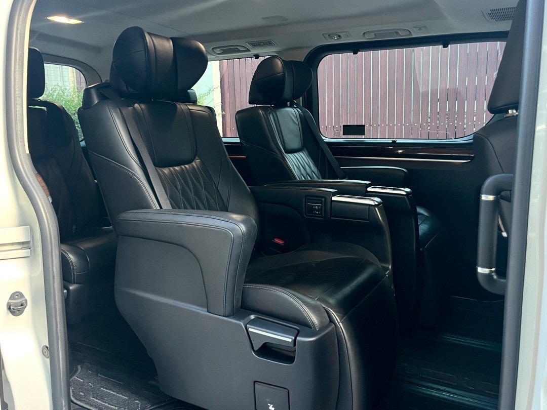 2019 Toyota Majesty สีขาว (รูปที่ 12)