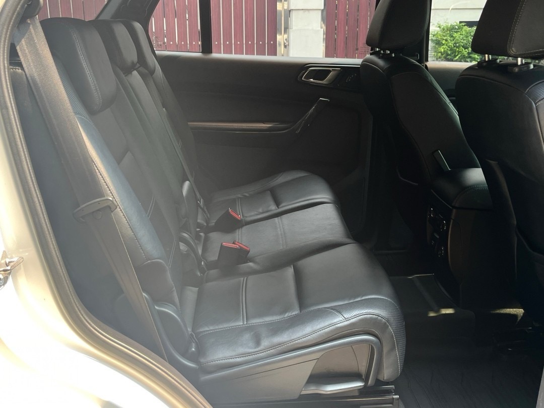 2019 Ford Everest Titanium+ 4x2 สีขาว (รูปที่ 4)