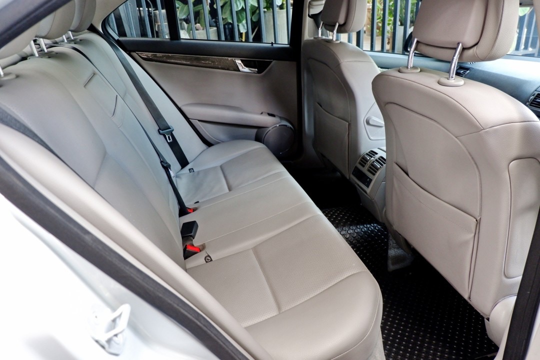 2008 Mercedes-Benz C-Class W204 C200 สีเทา (รูปที่ 9)