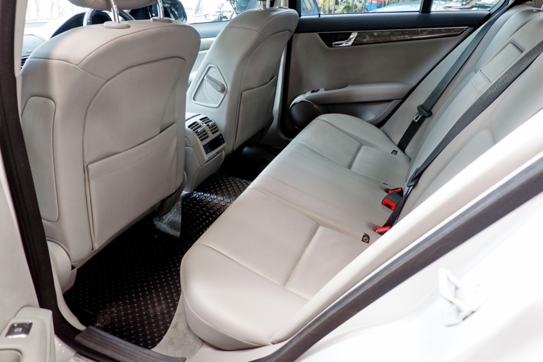 2008 Mercedes-Benz C-Class W204 C200 สีเทา (รูปที่ 4)