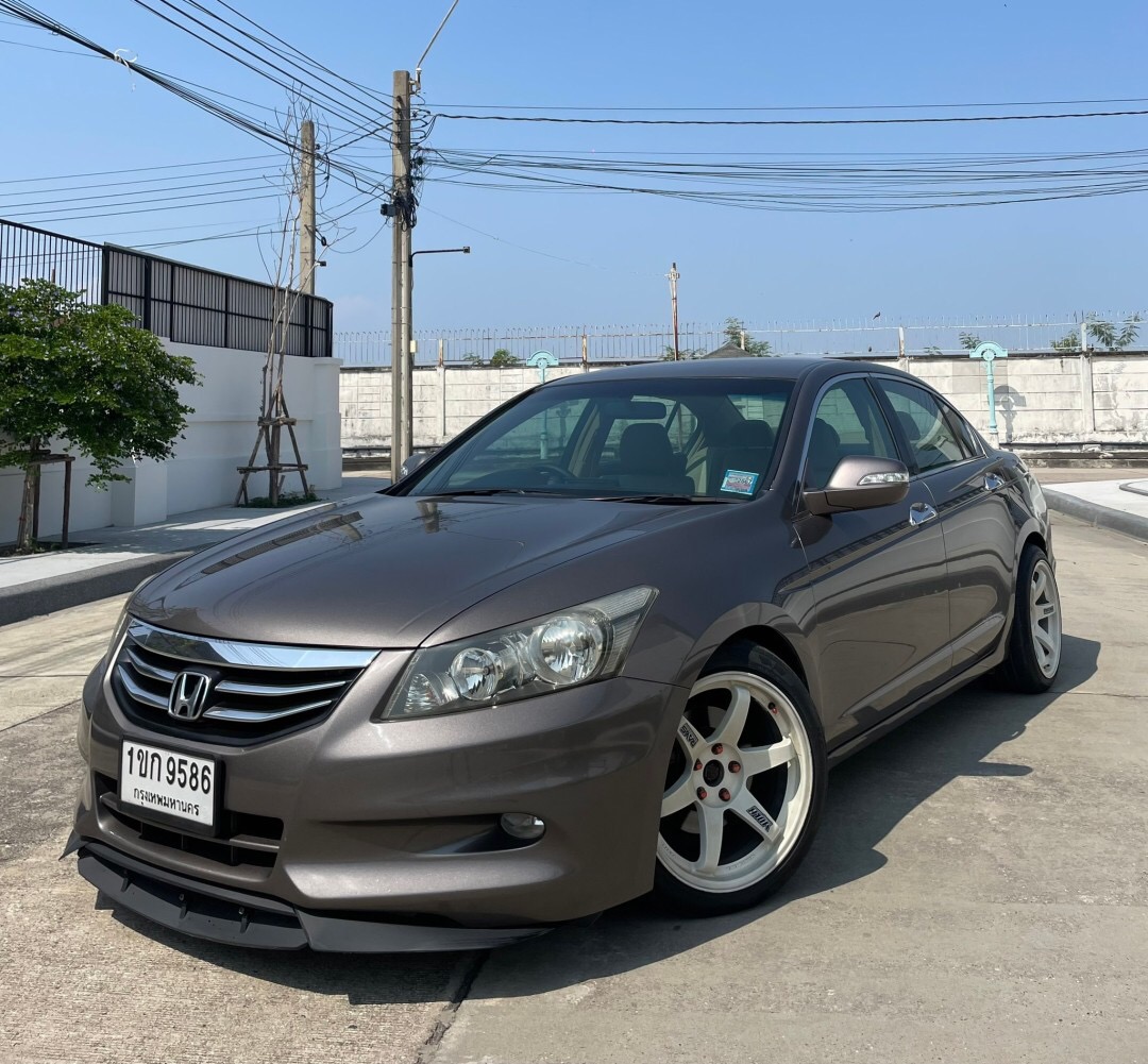 2011 Honda Accord Gen 8 สีน้ำตาล