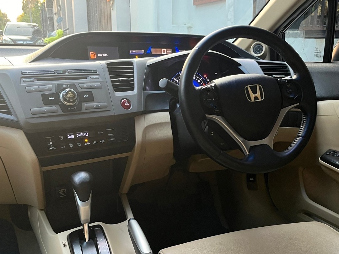 2014 Honda Civic FB สีเทา (รูปที่ 9)