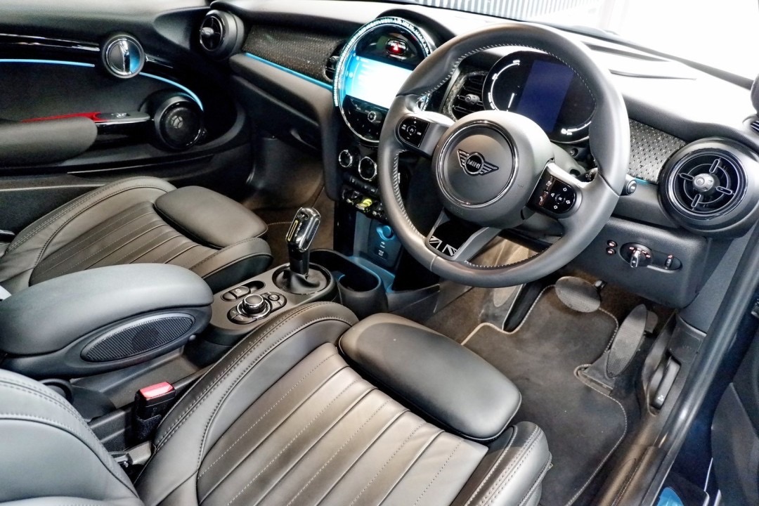 2022 Mini Cooper (Hatch) Look3 F55 (5 ประตู) สีน้ำเงิน (รูปที่ 10)
