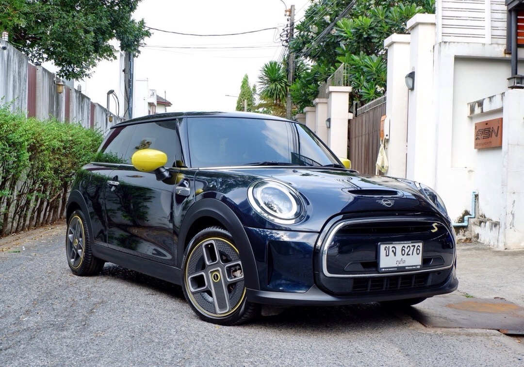 2022 Mini Cooper (Hatch) Look3 F55 (5 ประตู) สีน้ำเงิน (รูปที่ 2)