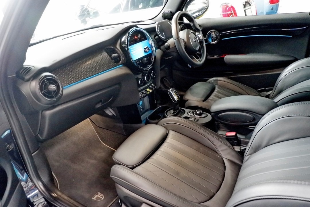 2022 Mini Cooper (Hatch) Look3 F55 (5 ประตู) สีน้ำเงิน (รูปที่ 12)