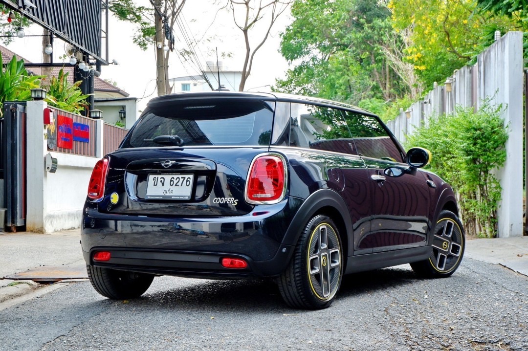 2022 Mini Cooper (Hatch) Look3 F55 (5 ประตู) สีน้ำเงิน (รูปที่ 8)