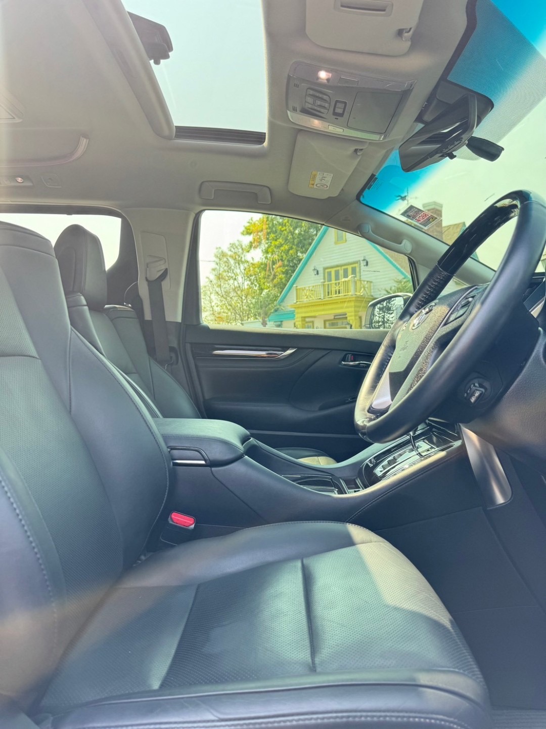 2019 Toyota Vellfire สีขาว (รูปที่ 15)