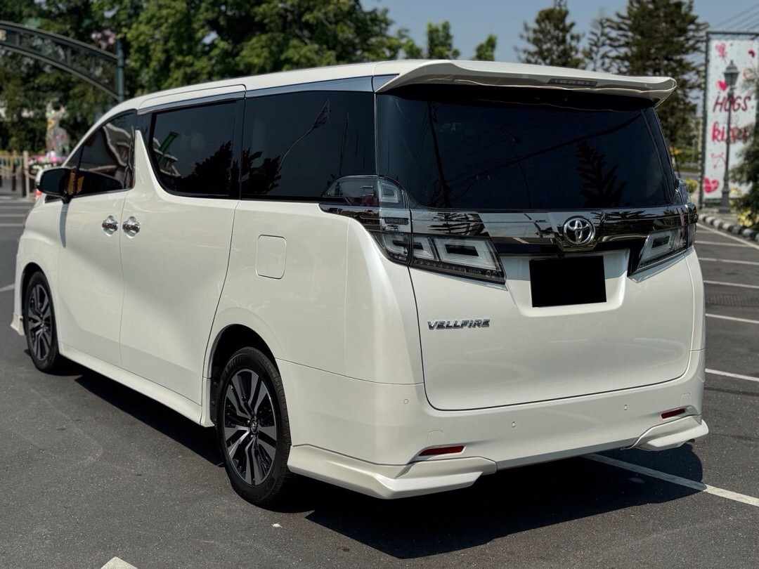 2019 Toyota Vellfire สีขาว (รูปที่ 8)