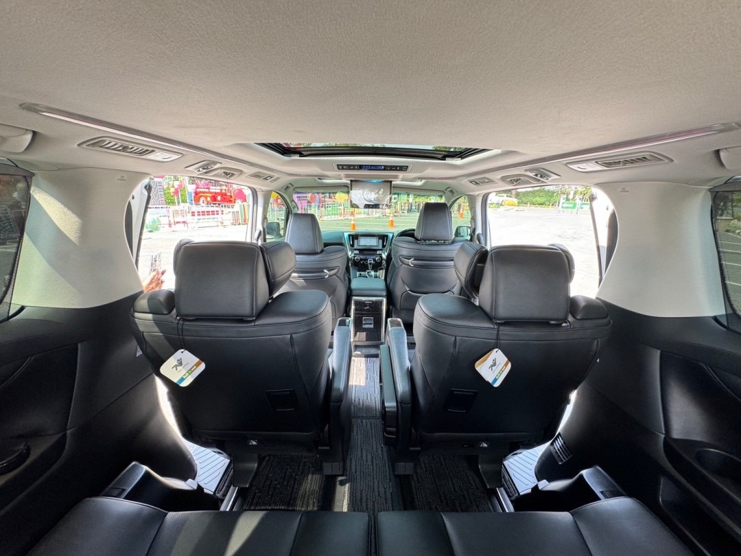 2019 Toyota Vellfire สีขาว (รูปที่ 12)