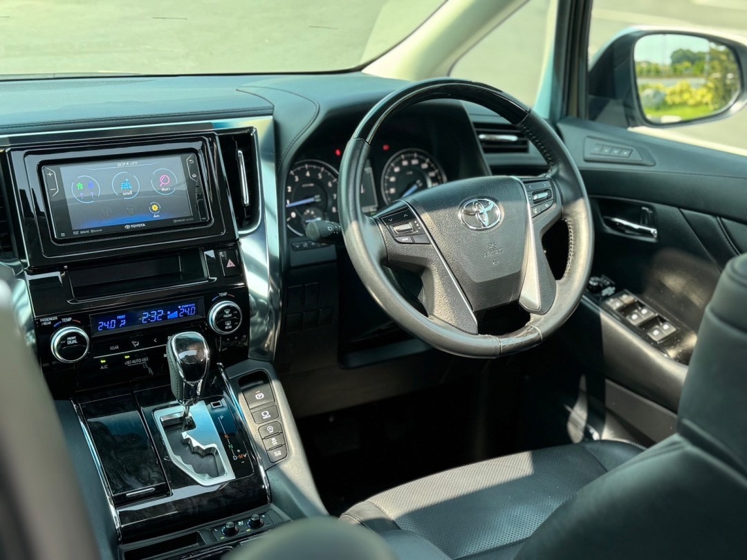 2019 Toyota Vellfire สีขาว (รูปที่ 13)