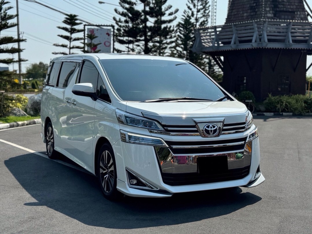 2019 Toyota Vellfire สีขาว (รูปที่ 3)