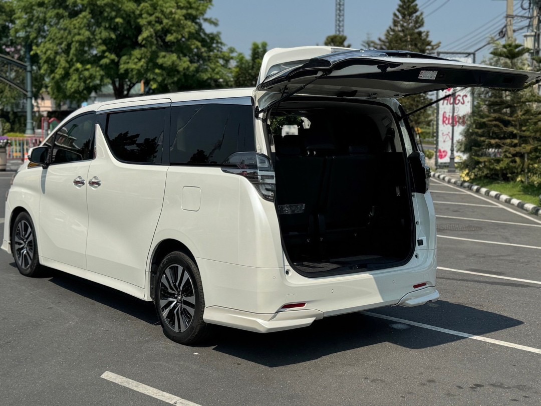 2019 Toyota Vellfire สีขาว (รูปที่ 10)