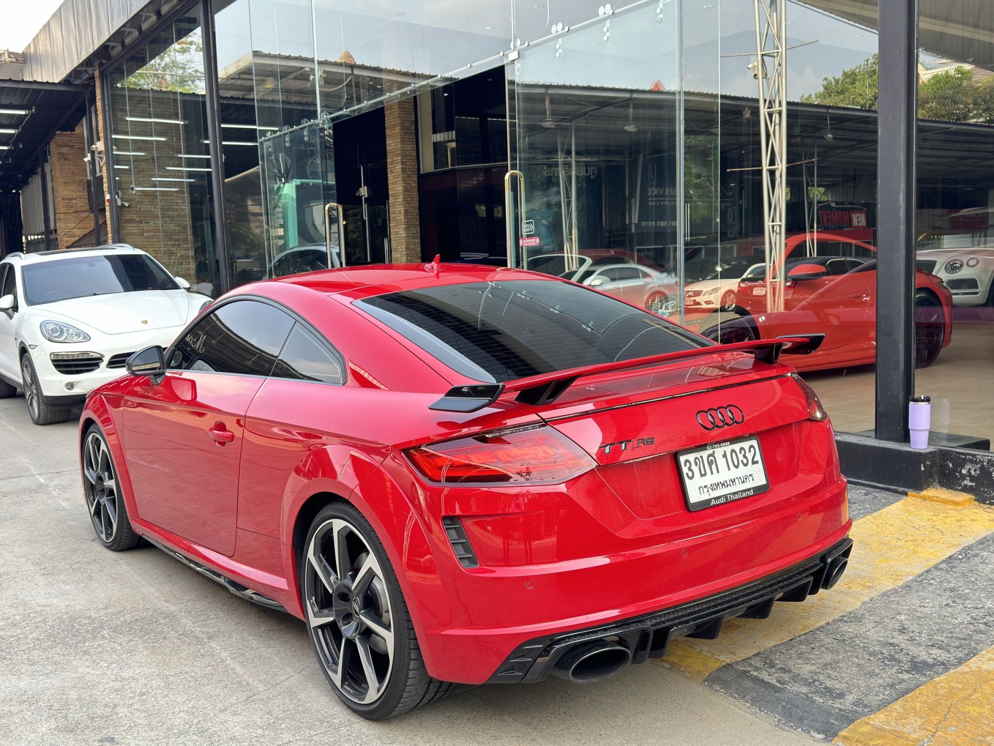 2022 Audi TTRS Quattro coupe สีแดง (รูปที่ 5)