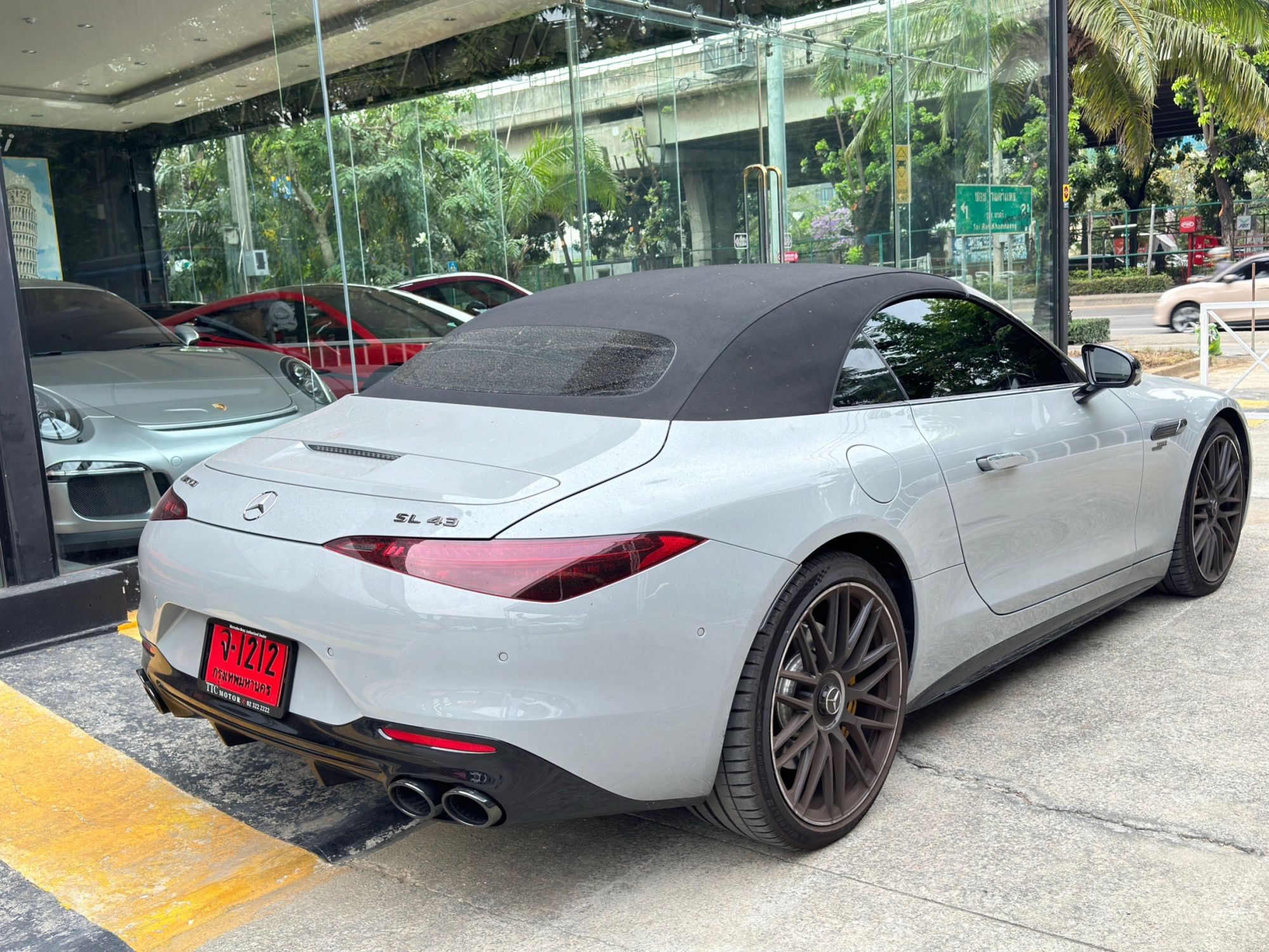 2023 Mercedes-Benz SL43 AMG night package สีเทา (รูปที่ 6)