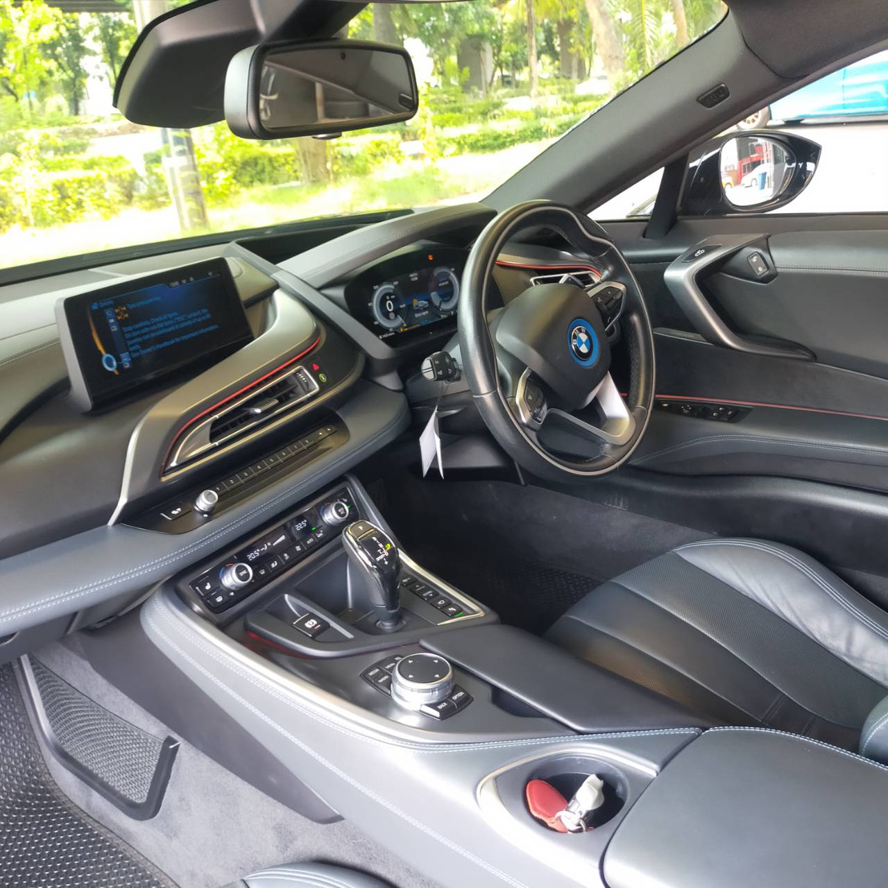 2015 BMW i8 สีดำ (รูปที่ 16)