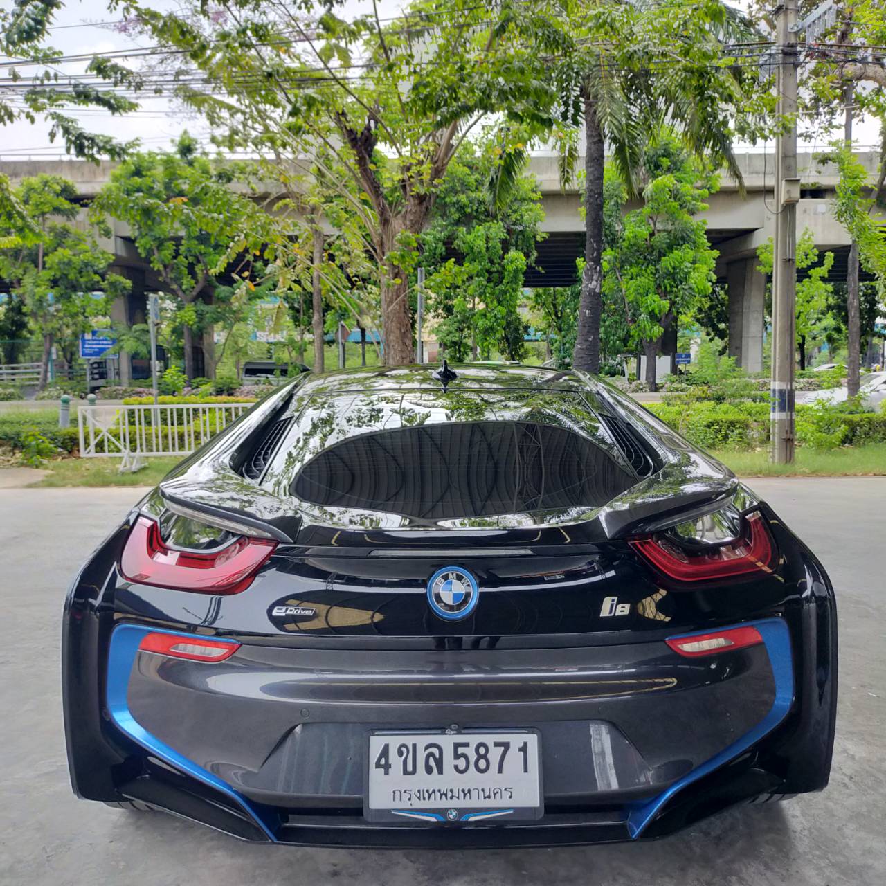 2015 BMW i8 สีดำ (รูปที่ 2)
