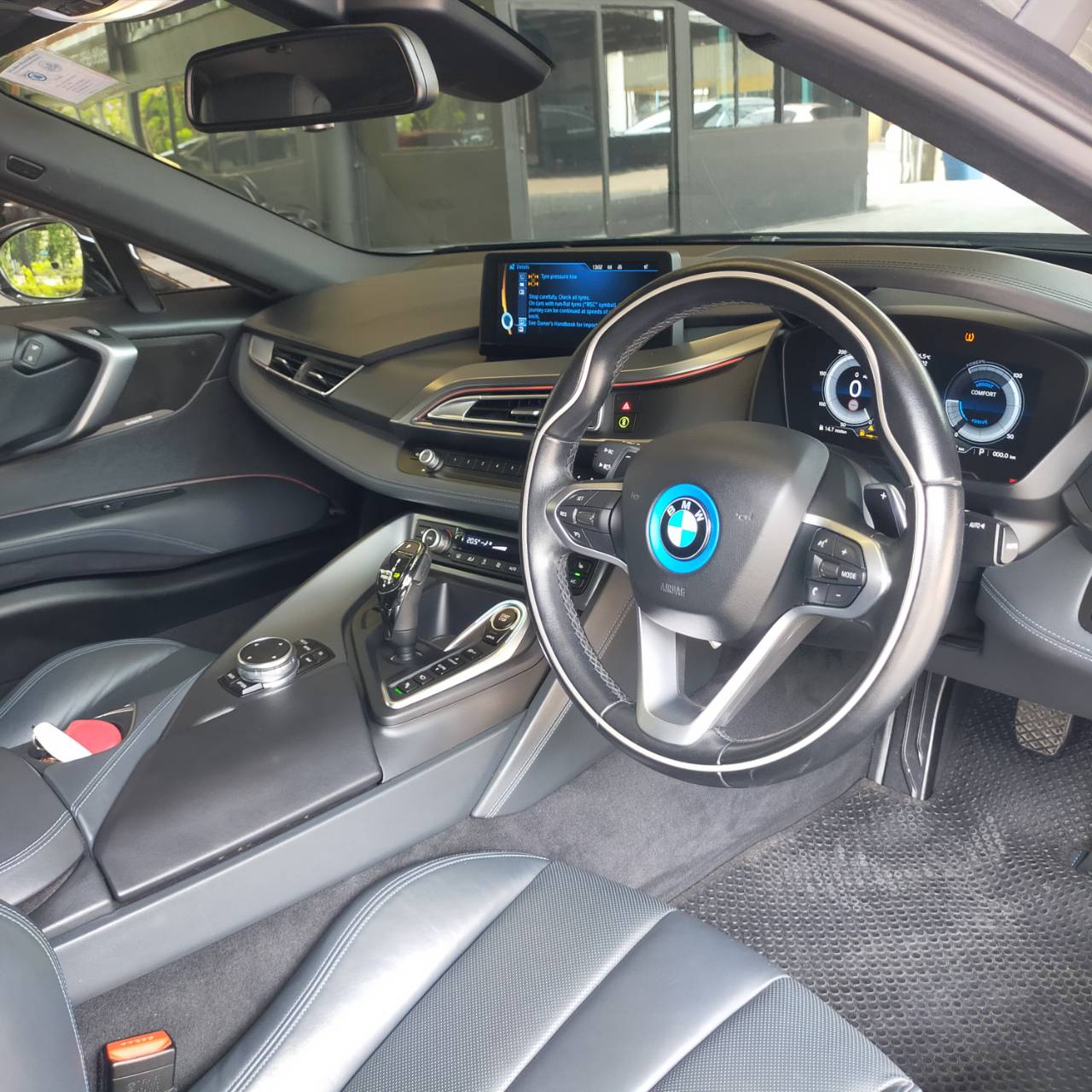 2015 BMW i8 สีดำ (รูปที่ 12)