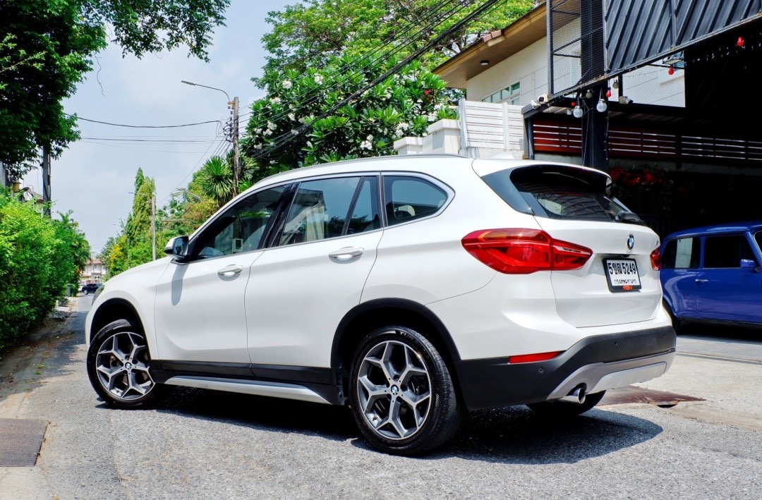 2017 BMW X1 F48 สีขาว (รูปที่ 4)