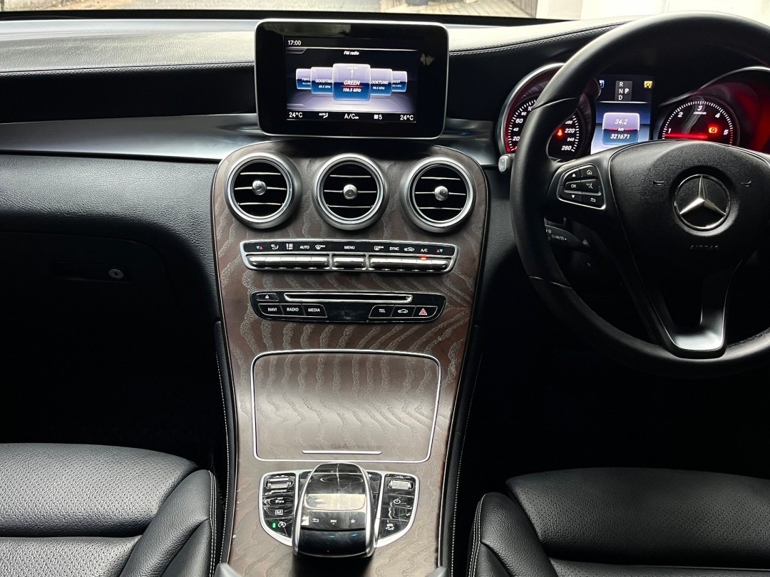 2018 Mercedes-Benz GLC-Class GLC 250 d สีเทา (รูปที่ 3)