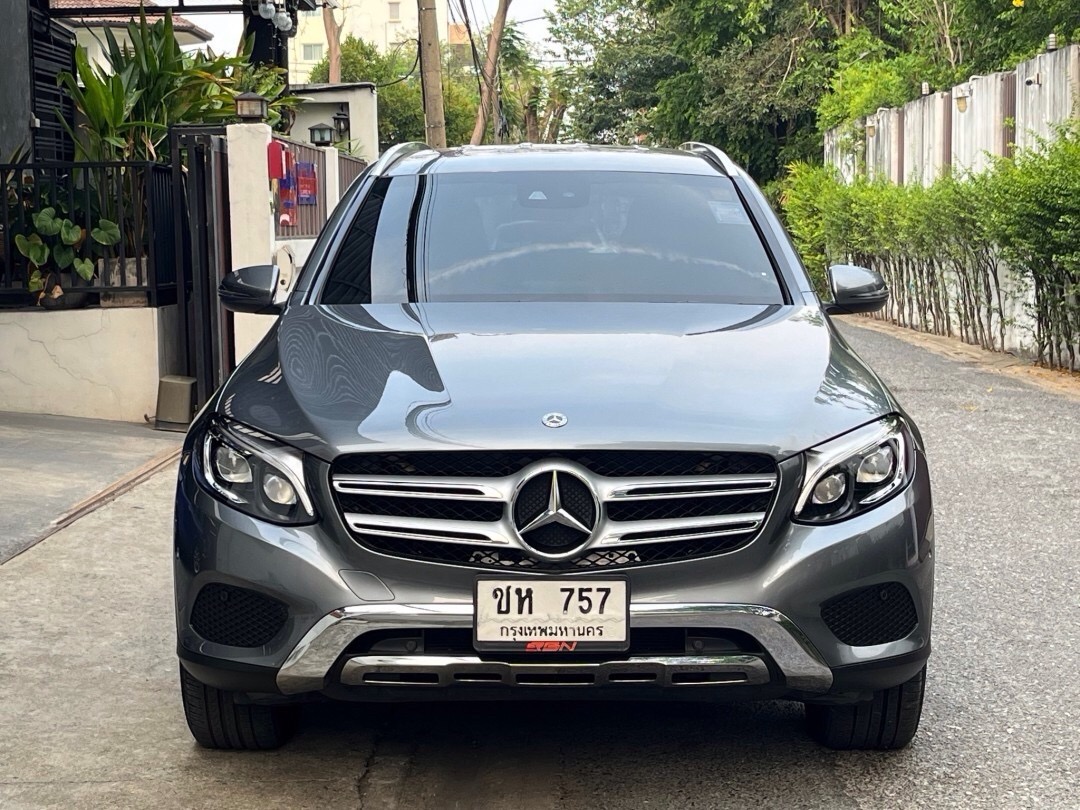 2018 Mercedes-Benz GLC-Class GLC 250 d สีเทา (รูปที่ 2)