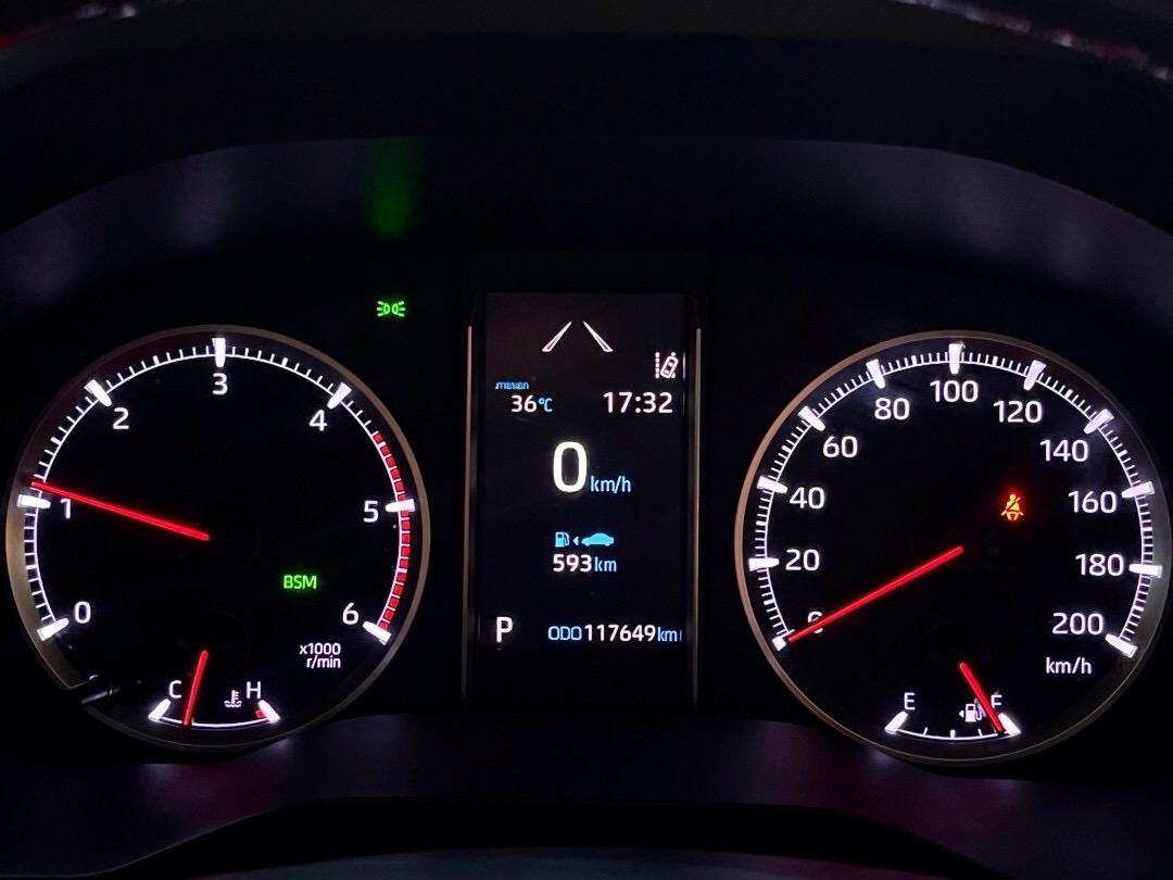 2019 Toyota Vellfire สีขาว (รูปที่ 14)